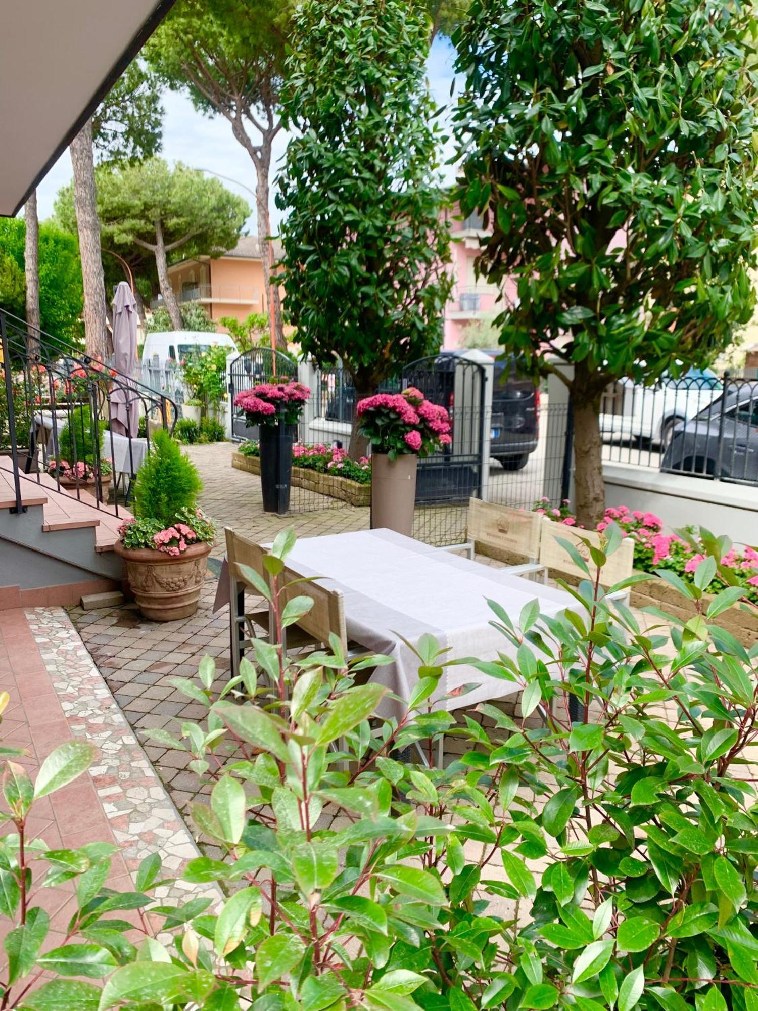Residence Valeria Cervia Bagian luar foto